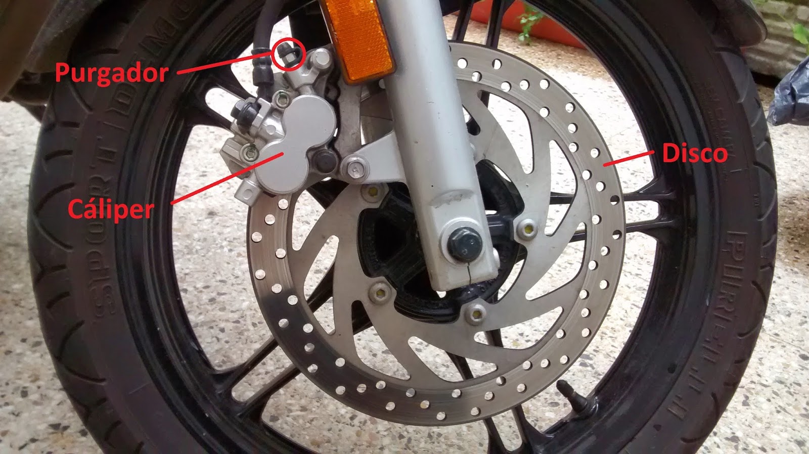 Porque se queda pegado el freno de disco de la moto