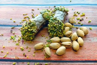Pistachio Health Benefits, Nutrition, Price, Eating habits, Side Effects - Pista