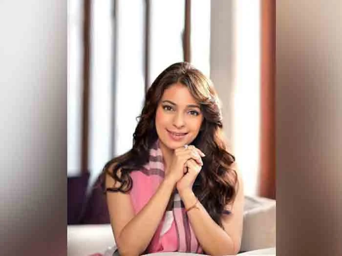 Juhi Chawla files suit against implementing of 5G in India, New Delhi, News, Technology, Business, Actress, Bollywood, Internet, Cinema, National