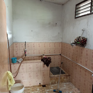 Kamar Mandi Rumah Murah Bangunan Lama Luas Tanah 420 m2 Dekat RS Adam Malik Medan Tuntungan Sumatera Utara 
