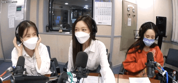 곰 알러지 없는 지애만 모른는 단톡방이 있을지도  똘아이 깡깡 명은 똑똑한 수정이  곰텐