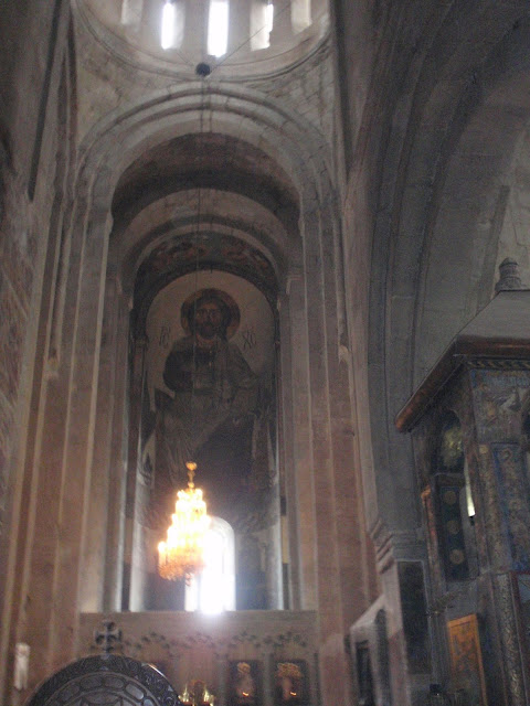 Большое изображение святого на потолке грузинском в храме