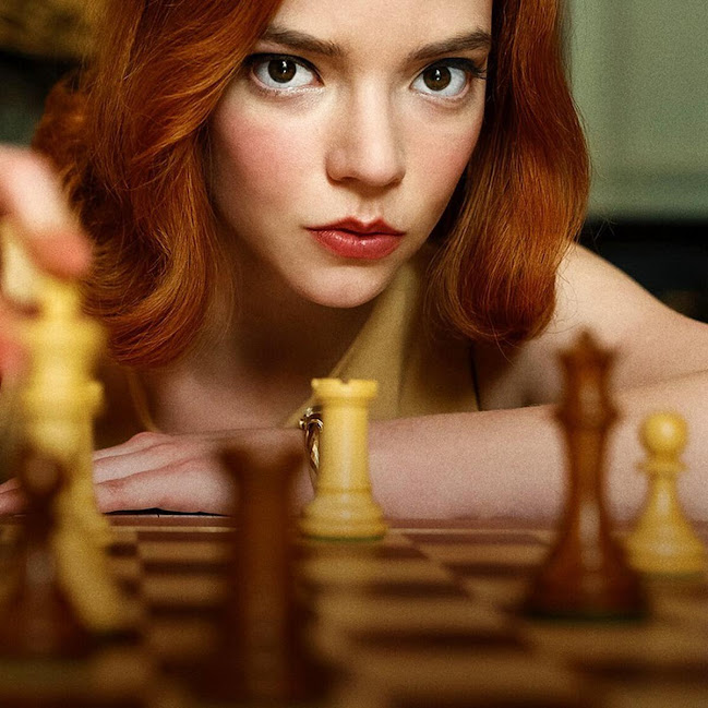 FRASEOMANÍA «GAMBITO DE DAMA».