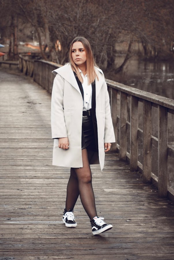 Outfit con Vans y maxi blazer