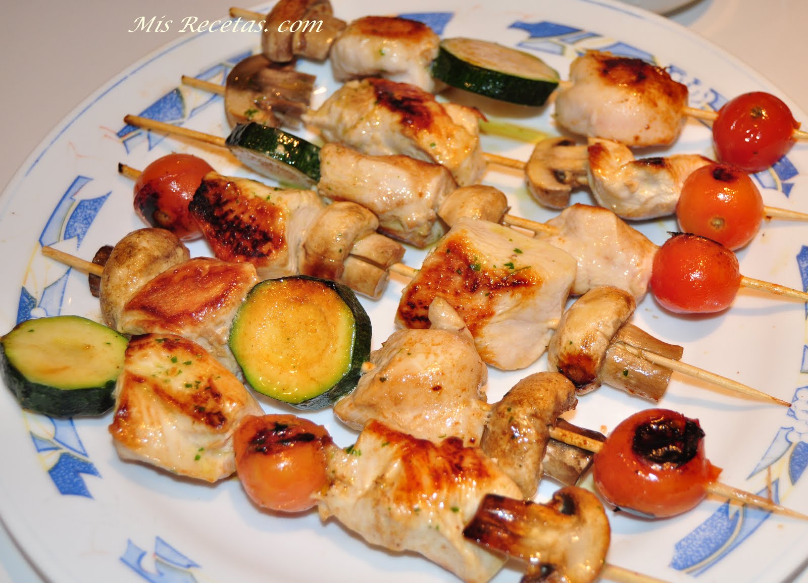 MIS RECETAS. COM: Brochetas de pollo y verduras con salsa de yogurt