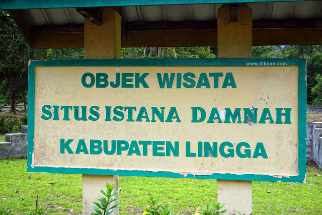 Signboard tapak Istana Damnah Menjelajah Tempat Menarik Di Pulau Lingga Indonesia