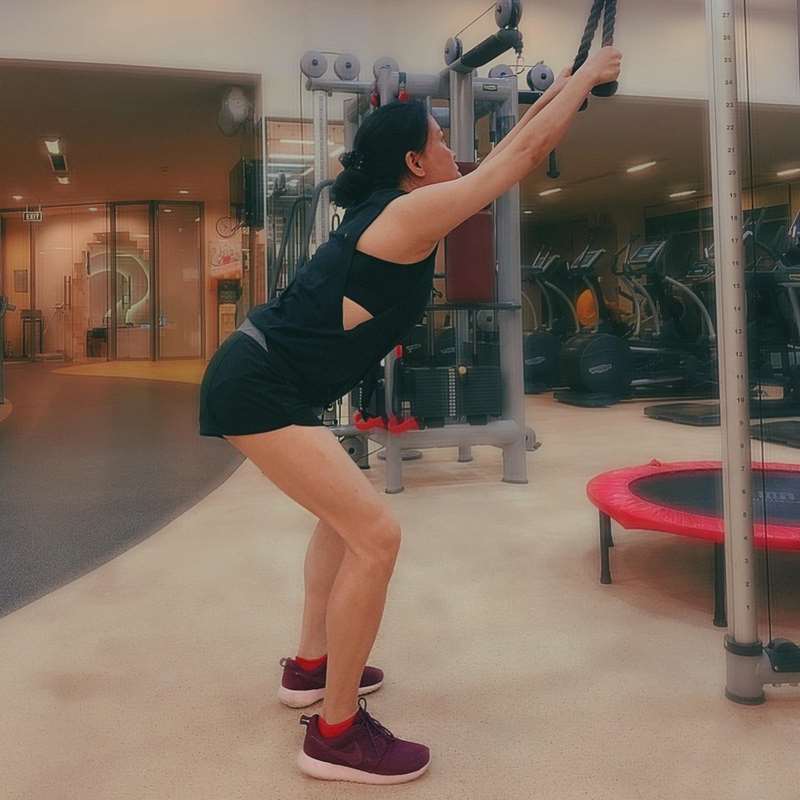 Phuong Chanel lan dau mac ao tam khoet hong cao voc dang me 3 con goi cam qua doi phuong chanel 8 1626230002 801 width1048height1048 1649649034 459 width1048height1048