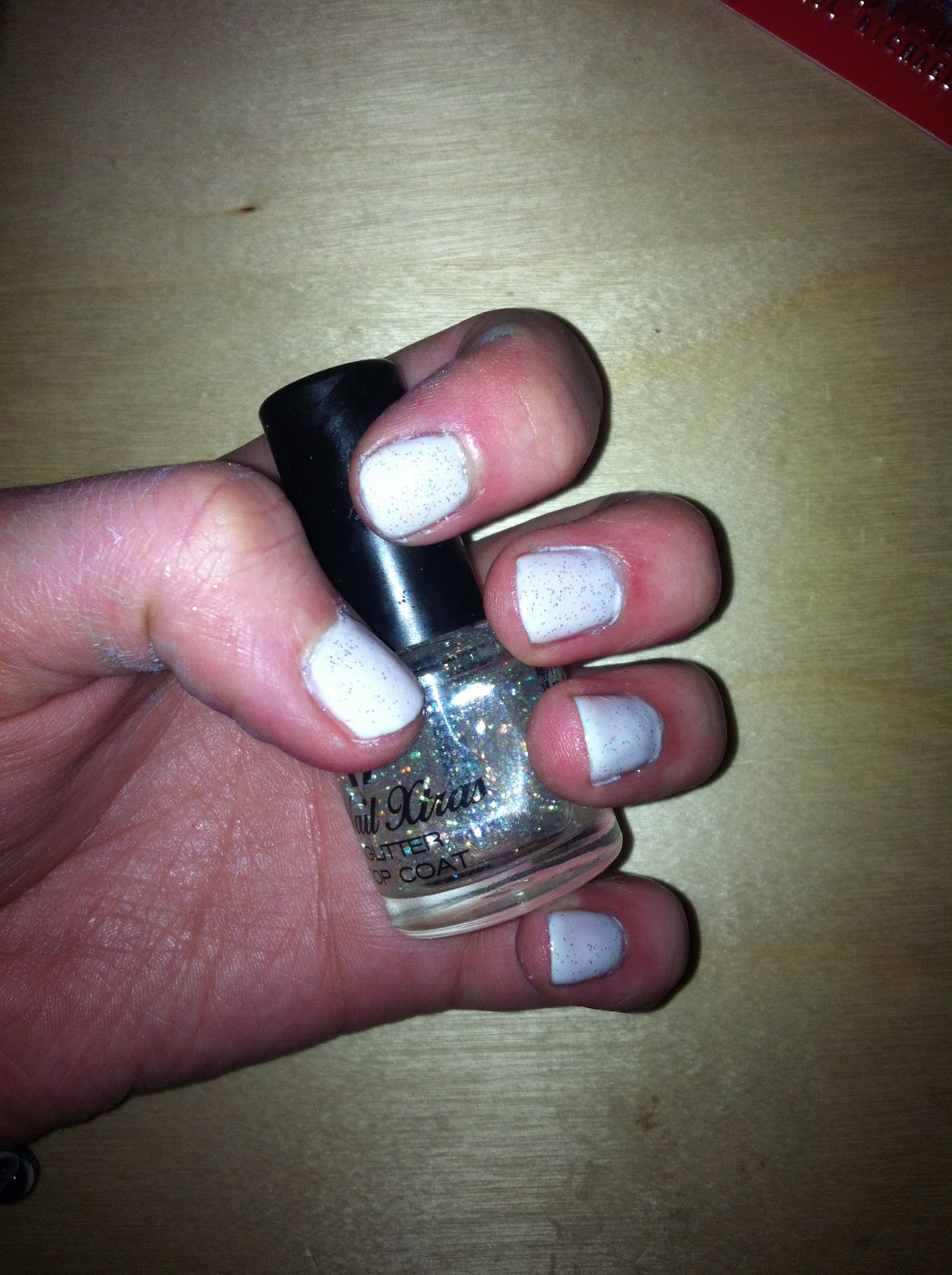 BowsandBlushx White Nails + Glitter Top Coat.