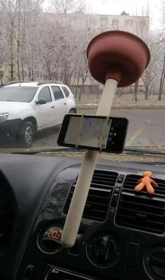 Selbstgebaute Handyhalterung fürs Auto - Pömpel lustig