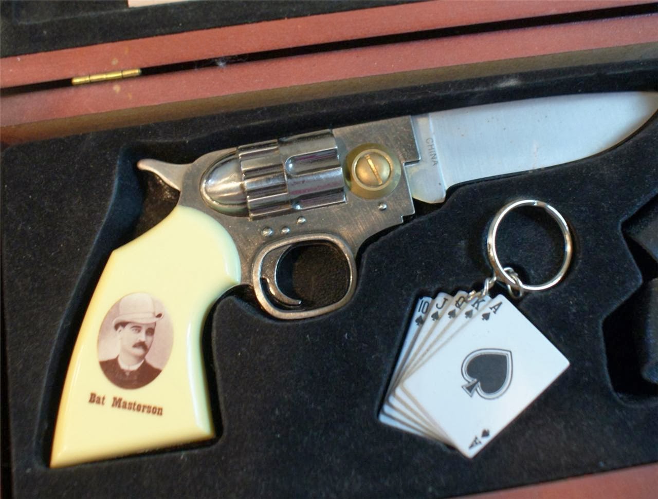 BAT MASTERSON KNIFE GUN KEYCHAIN BOX SET POKER SHEATH Gold Crafters