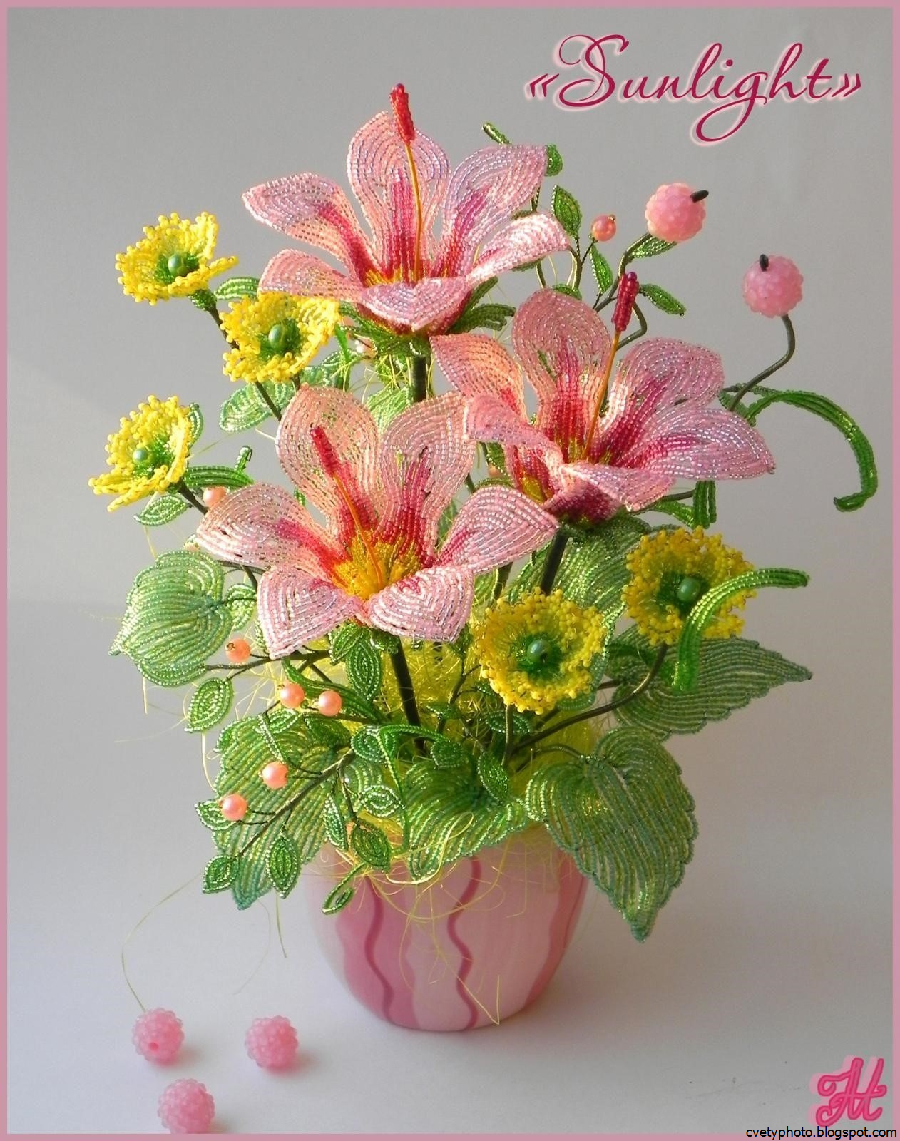 Цветочные композиции из бисера. Бисерная флористика ранункулюс. Бисероплетение ирины зубарь. Композиция из бисера цветы. Композиция из бисера цветы.