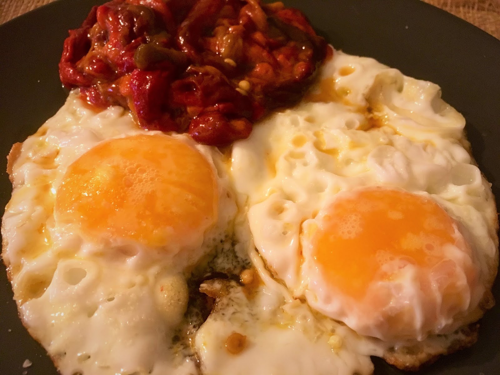 El gastrónomo Huevos fritos con ensalada