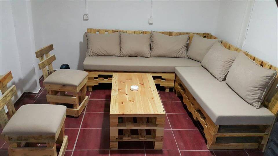 Indoor Pallet Sectional Apartment Design
