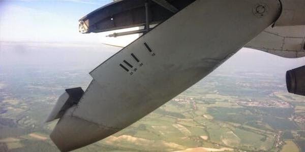What These Passengers Saw Outside Their Plane Window Would Terrify Me Forever.