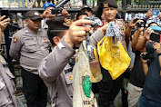 Pelajar Membawa Bom Molotov Pada Saat hendak Mendatangi Lokasi Aksi Di Depan Gedung DPRD Sumut