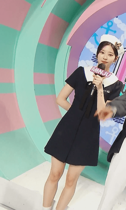 아이즈원> 마린룩 입은 음악중심 MC 김민주