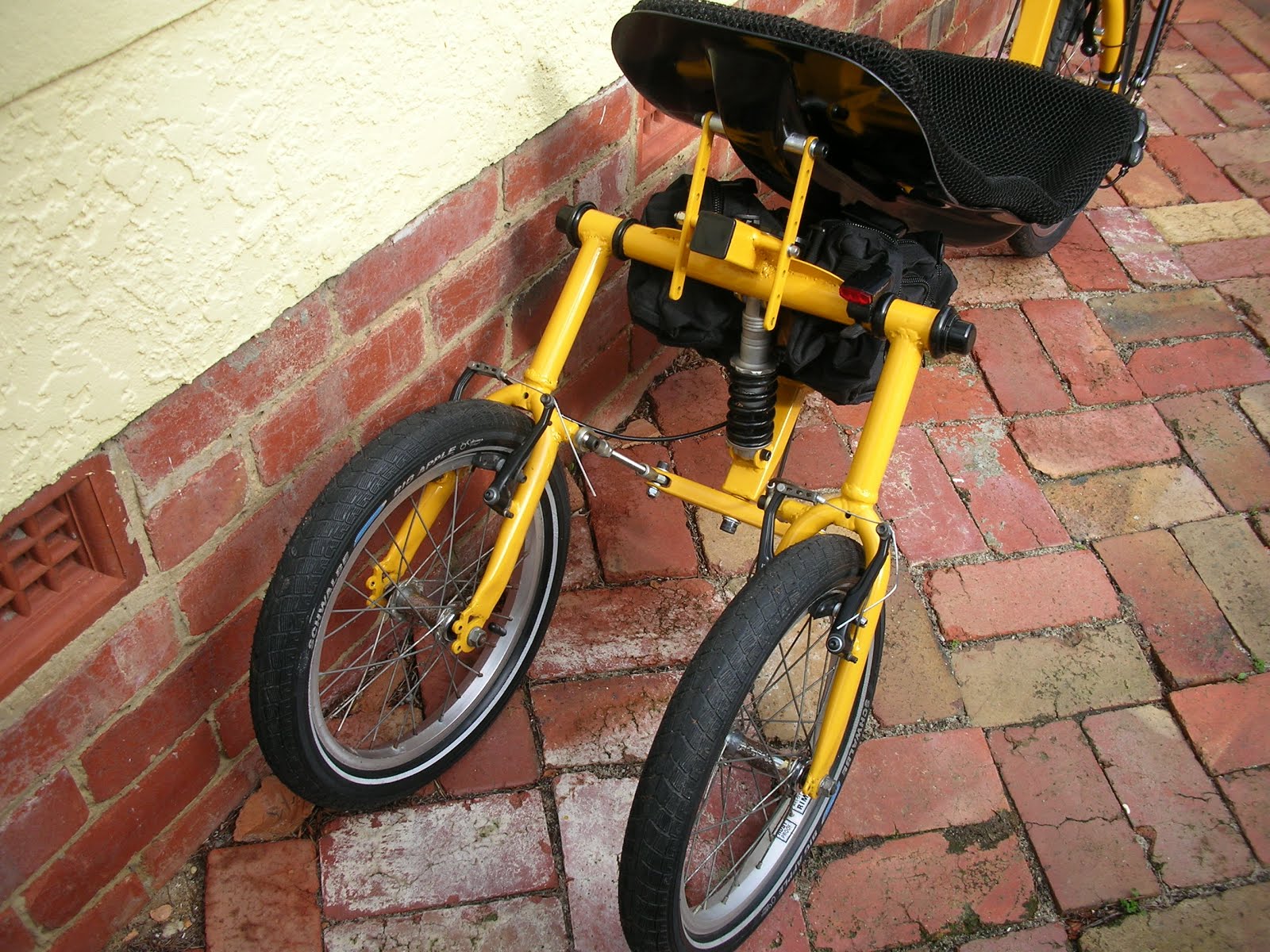 Comfybikes Wobbly tilting trike