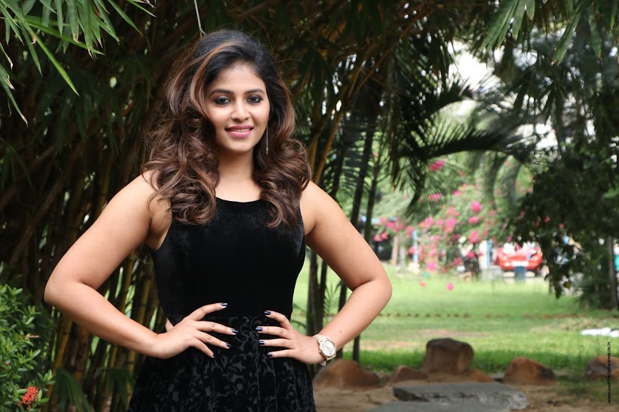 Anjali at Balloon movie trailer launch