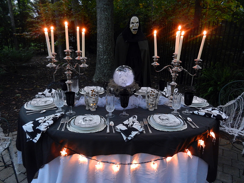 A Perfect Setting: A Ghoulish Setting