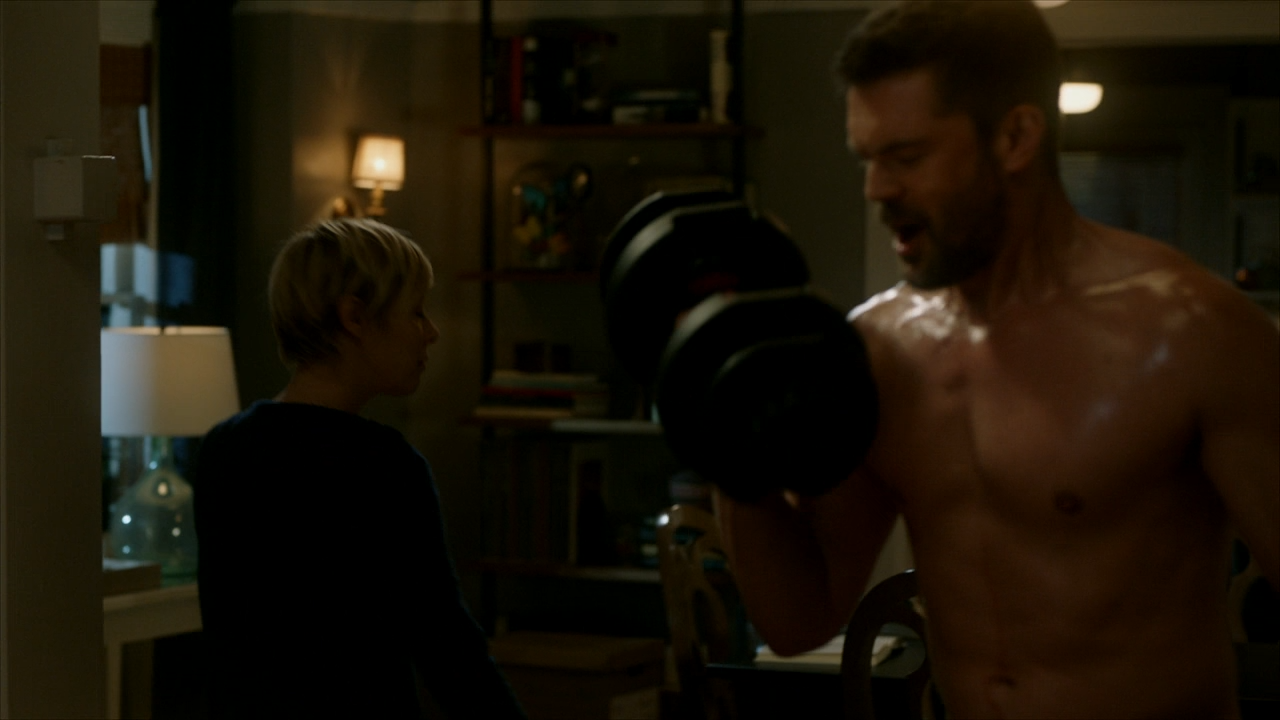 Charlie Weber got his first proper shirtless scene of the new season this w...