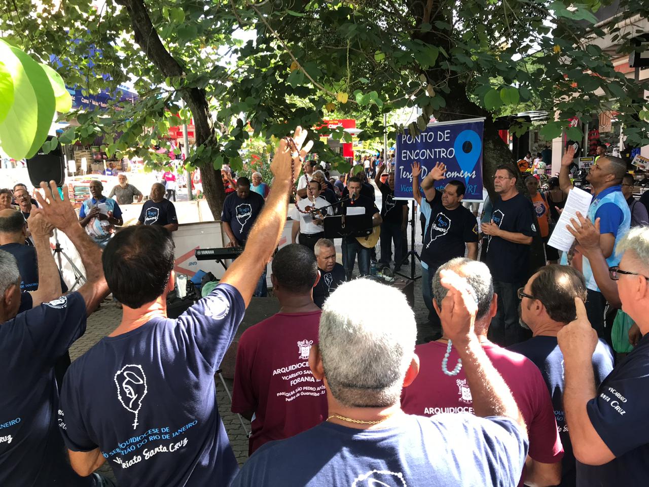 TERÇO NO CALÇADÃO DE CAMPO GRANDE PELO VICARIATO SANTA CRUZ EM 23/02/2019