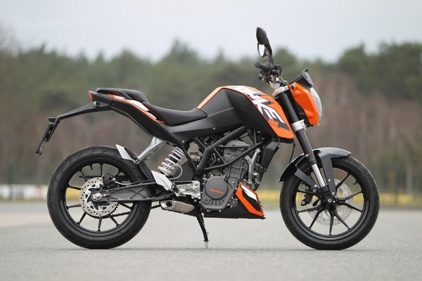 Top 4 fastest bikes in India under  lakh rupees..Power, top speed, 0- 60  kmph, price.