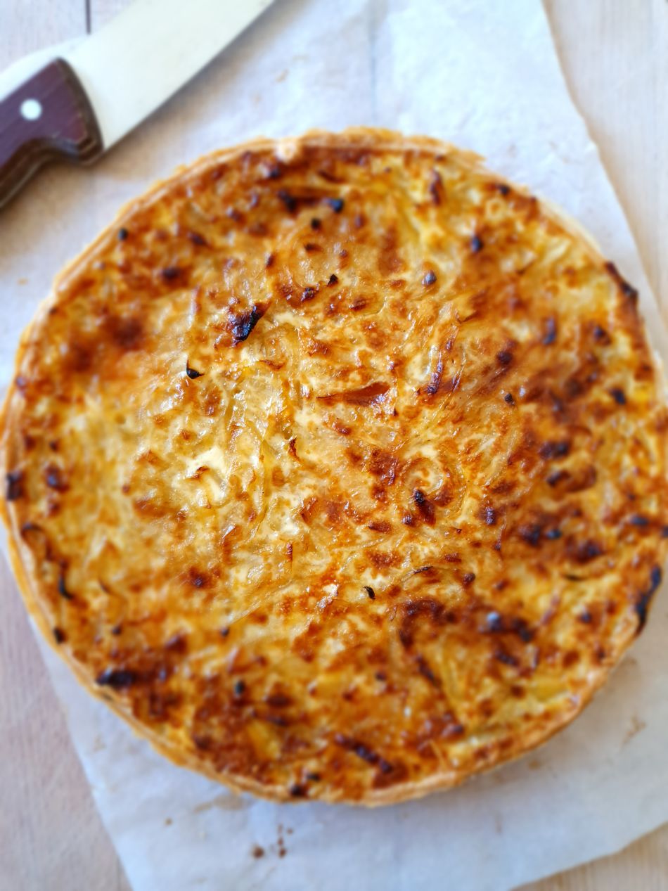 Tarte oignons, chèvre et miel