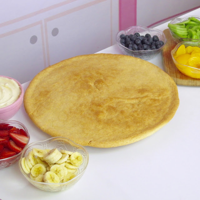 {VIDEO} Sugar Cookie Fruit Pizza with Cream Cheese Frosting The