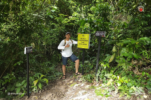 Ngobrol Asik di Air Terjun Lubuk Hitam Ngobrol Asik di Air Terjun Lubuk Hitam