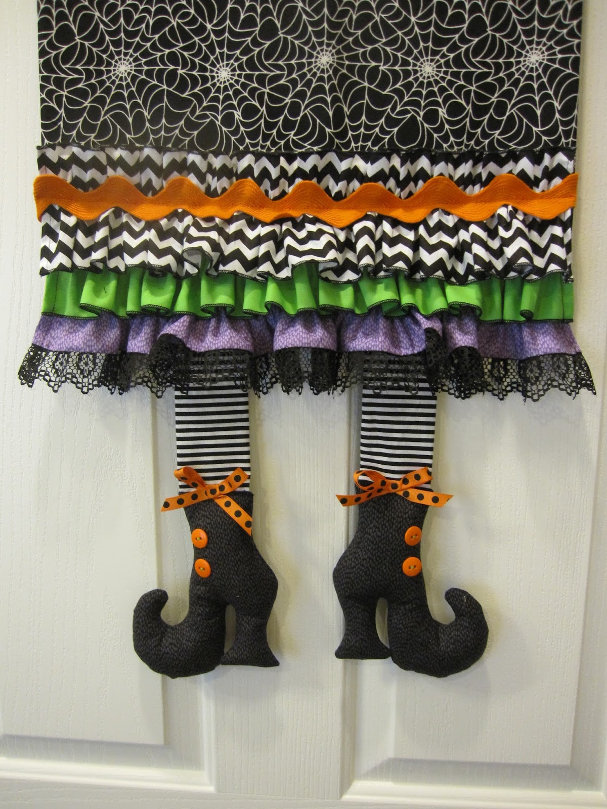 Sew Much Good Whimsical Halloween Table Runner Tutorial