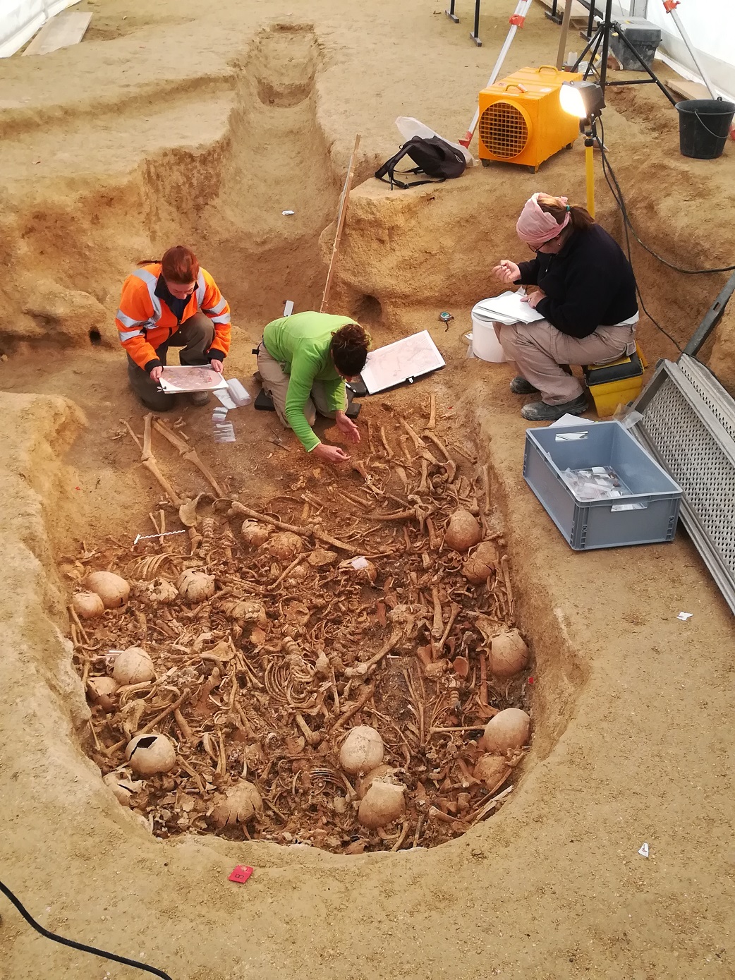 bensozia A Neolithic Burial Tomb from Brittany, 35003000 BC