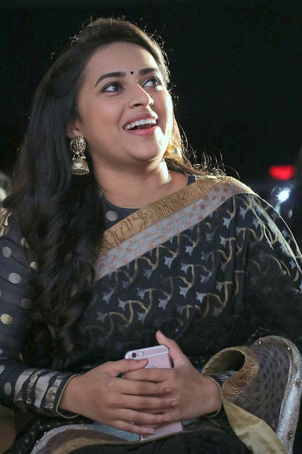 Sri divya Tamil Actress Latest Cute Pics In Saree 7