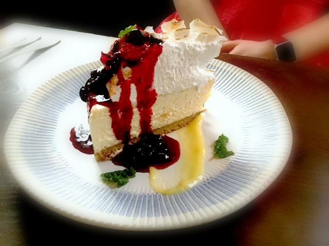 Jamie's Italian Nottingham Review | Morgan's Milieu: Amalfi Lemon Meringue Cheesecake at Jamie's Italian was to die for!