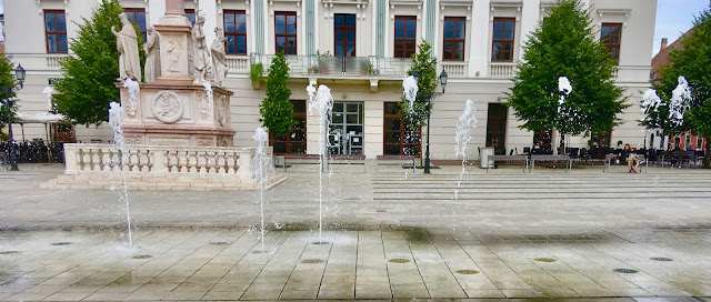 Győr, rynek, stare miasto, fontanna