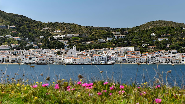 Desktop wallpaper Beautiful city near the river Desktop wallpaper Beautiful city near the river