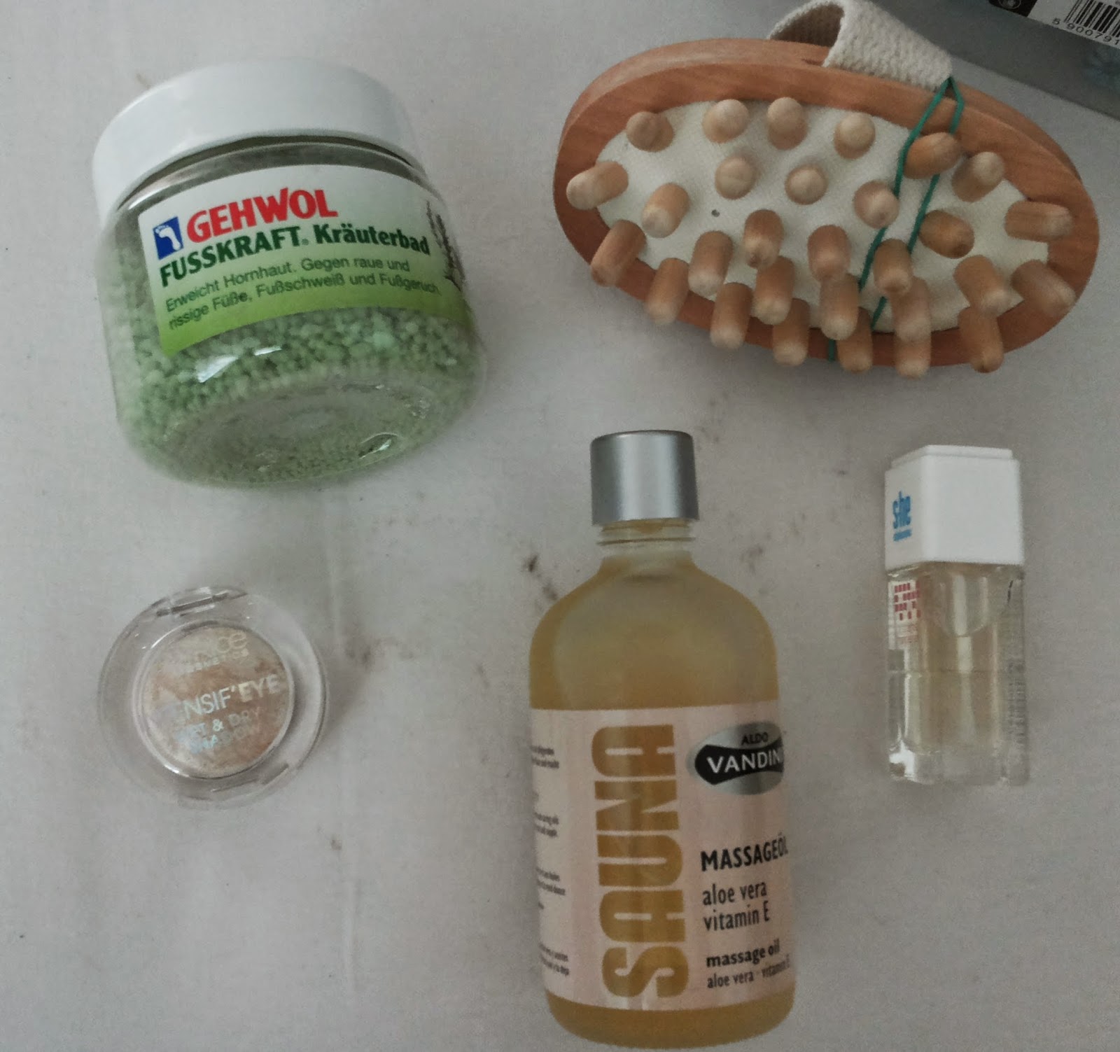 die-l-stige-nachbarin-das-wanderpaket-im-oktober-kosmetik
