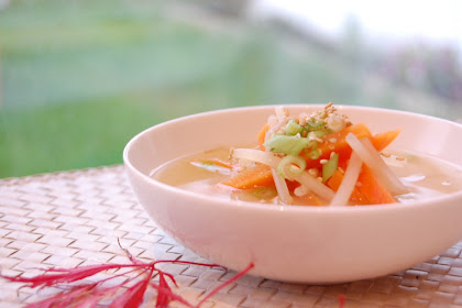JAPANESE MISO SOUP RECIPE: WHITE MISO SOUP WITH CARROTS & BEANSPROUT