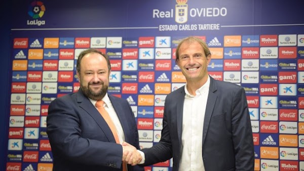 Arnau se acuerda del Málaga en su presentación con el Oviedo