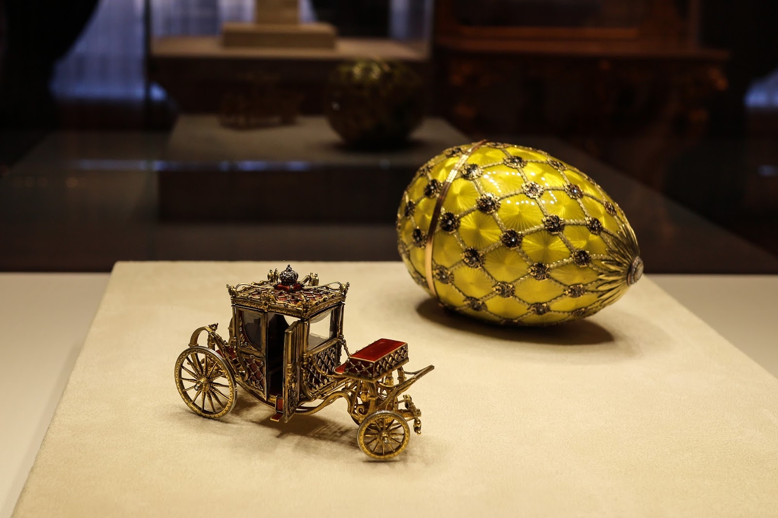 пасхальное яйцо петушок фаберже. музей фаберже работа в новогодние праздники. музей фаберже пасхальные яйца. музей фаберже работа в новогодние праздники. музей фаберже в санкт-петербурге вывеска.