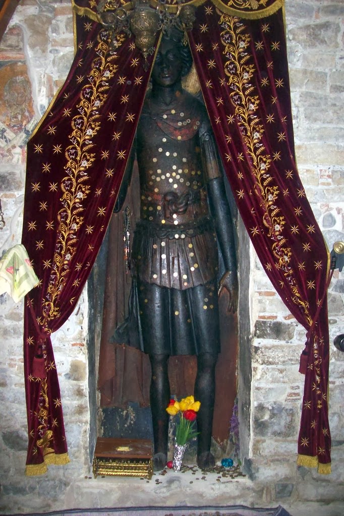 Το υπερφυσικό και θαυματουργό βυζαντινό "ξόανο" του Αγίου Γεωργίου στην Ομορφοκκλησιά Καστοριάς http://leipsanothiki.blogspot.be/