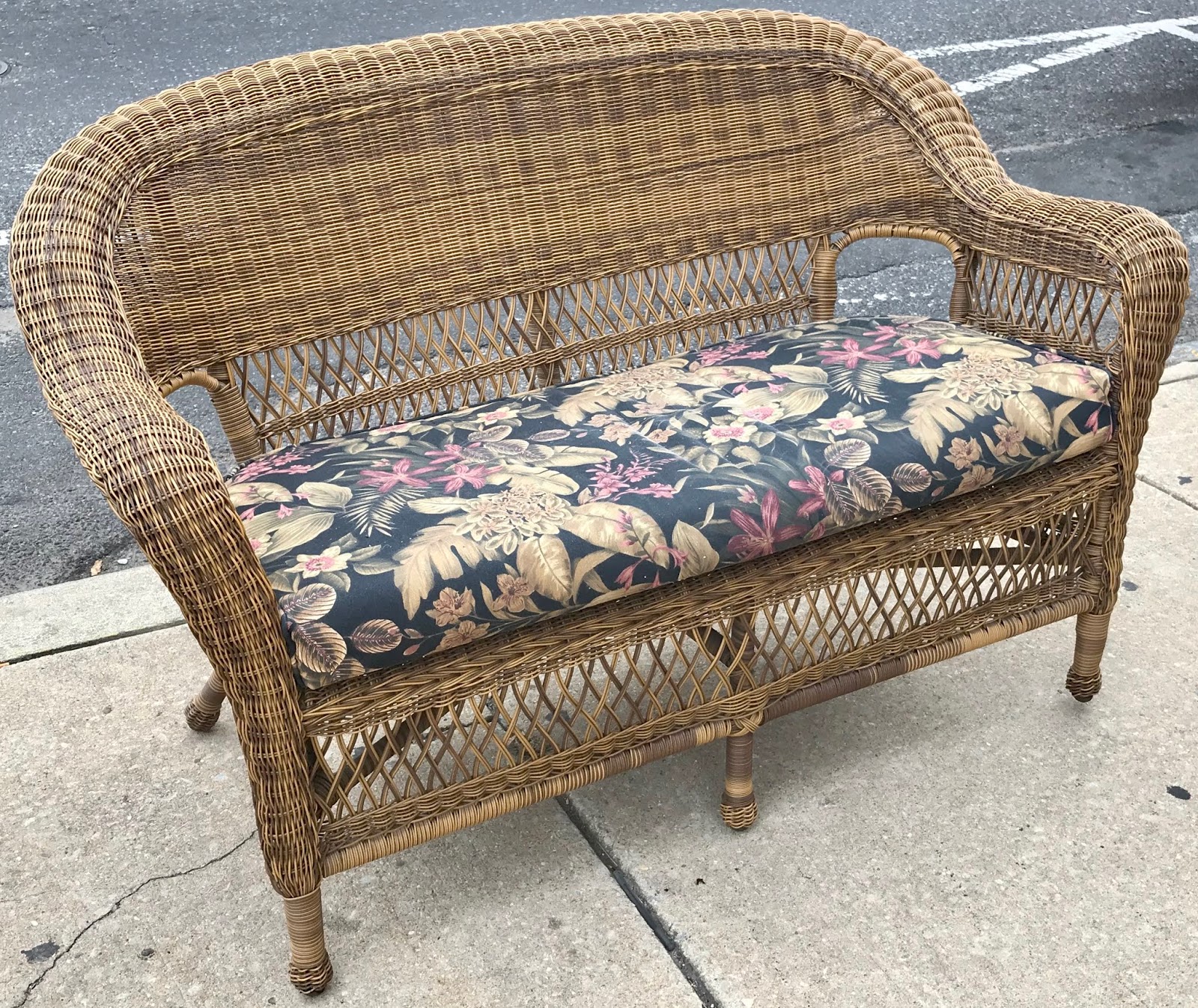 Uhuru Furniture & Collectibles: 5-Piece Outdoor Wicker Set - $395 SOLD