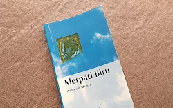 Review Novel Merpati Biru Achmad Munif