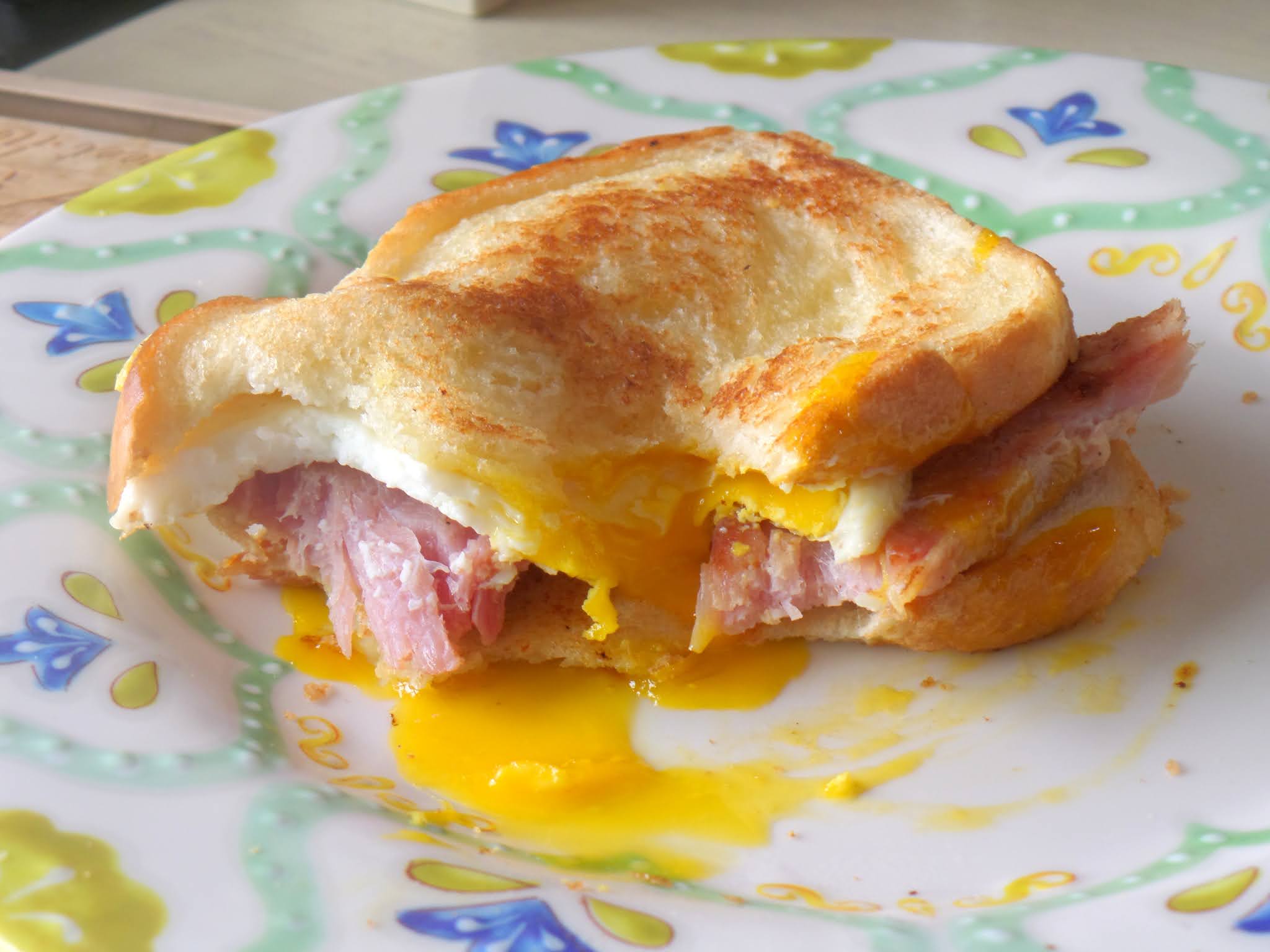 Welcome Home Blog: Fried Egg and Ham Sandwich
