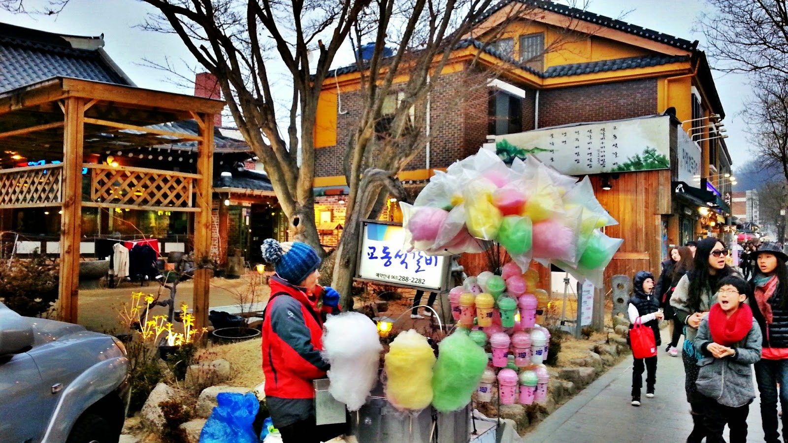Aww~! colorful candy floss,... Slow City Jeonju Hanok Village | meheartseoul.blogspot.com