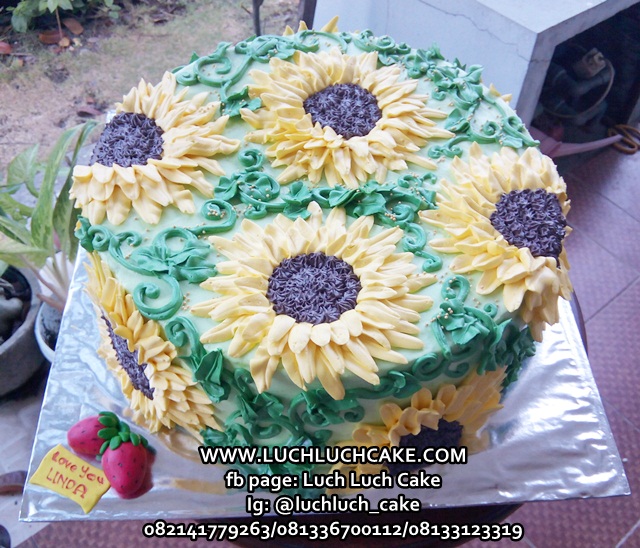 Gambar Membentuk Buttercream Menjadi Flower Blossom Cantik Salah Satu