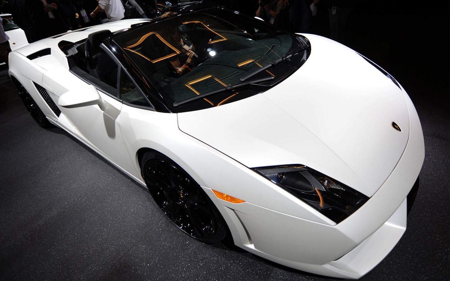 http://1.bp.blogspot.com/-dEEa5ya_oGQ/TnoCT8gOIyI/AAAAAAAAAJ4/X9qVBF5RJR0/s1600/lamborghini_beautiful_car_wide-1440x900.jpg