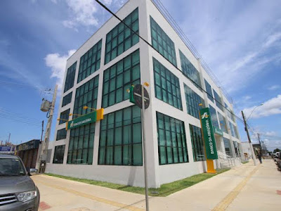 Empresário é rendido na porta de banco e tem R$ 50 mil roubados por ladrões