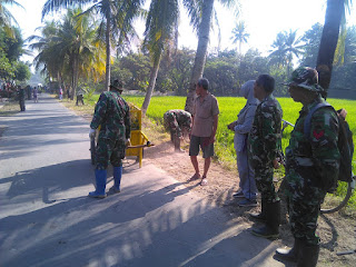 Kades Jimbung Dan Danramil Kompak Ikut Bersihkan Jalan