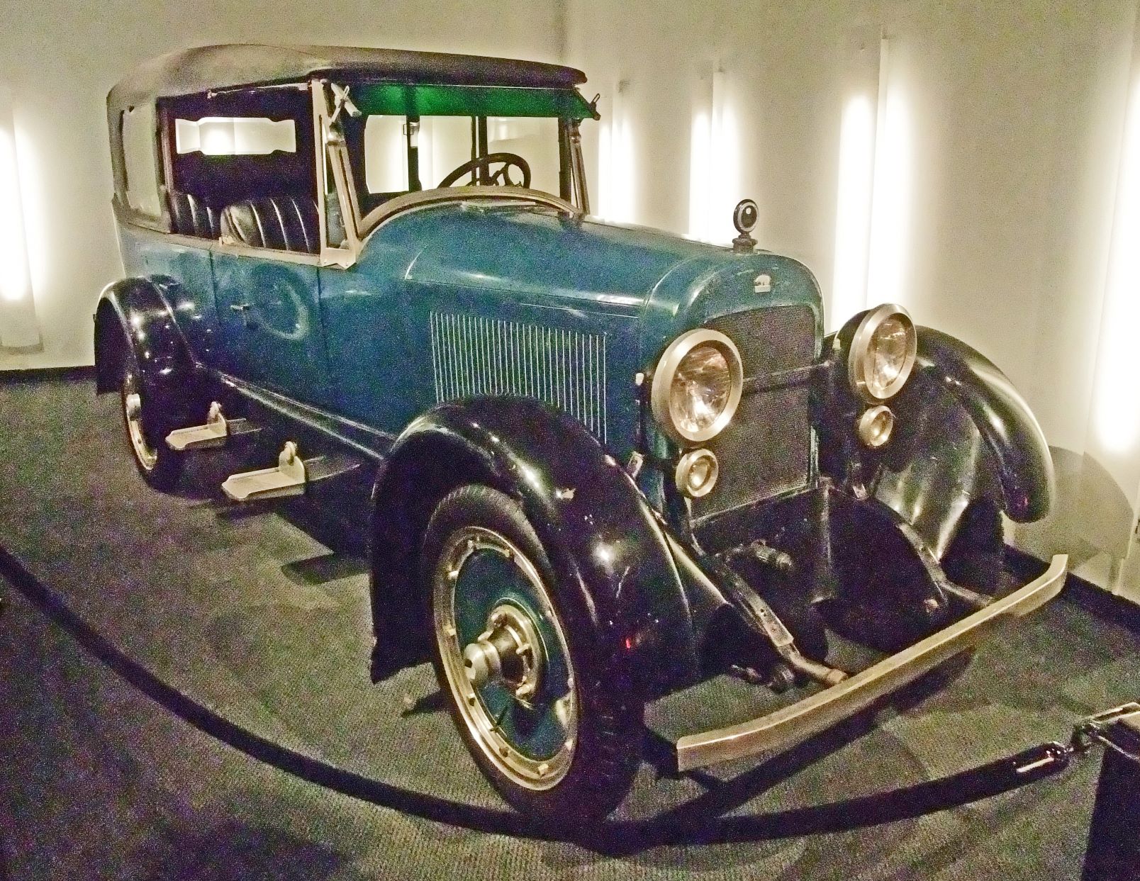 American Auto Emblems LEACH