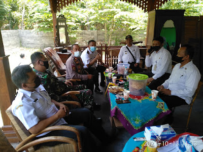PEMDES JUGLANGAN TINGKATKAN FASILITAS SOSIALISASI PERCEPATAN VAKSINASI MELALUI SPEAKER MOBIL SIAGA DESA PEMDES JUGLANGAN TINGKATKAN FASILITAS SOSIALISASI PERCEPATAN VAKSINASI MELALUI SPEAKER MOBIL SIAGA DESA